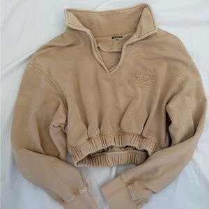 BO+TEE Cropped Vintage Sport Pullover Sweater in Beige
